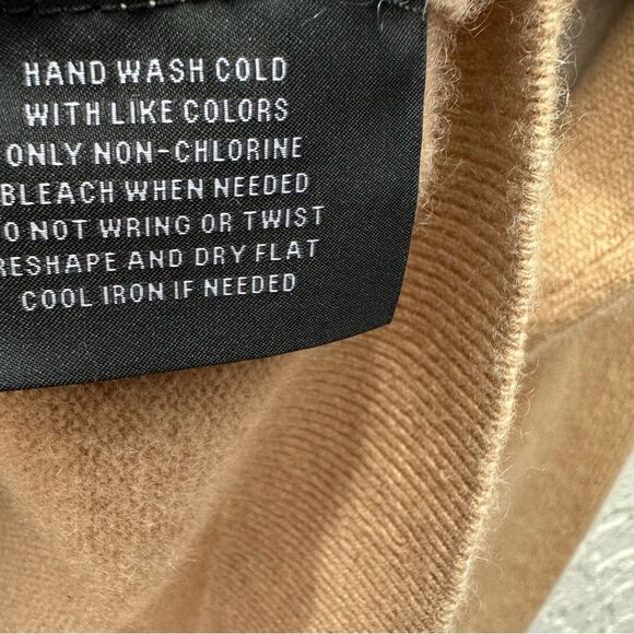 BLOOMINGDALES Cashmere Sweater Cardigan Women XS Tan Neutral Gold Buttons Office - Picture 6 of 6